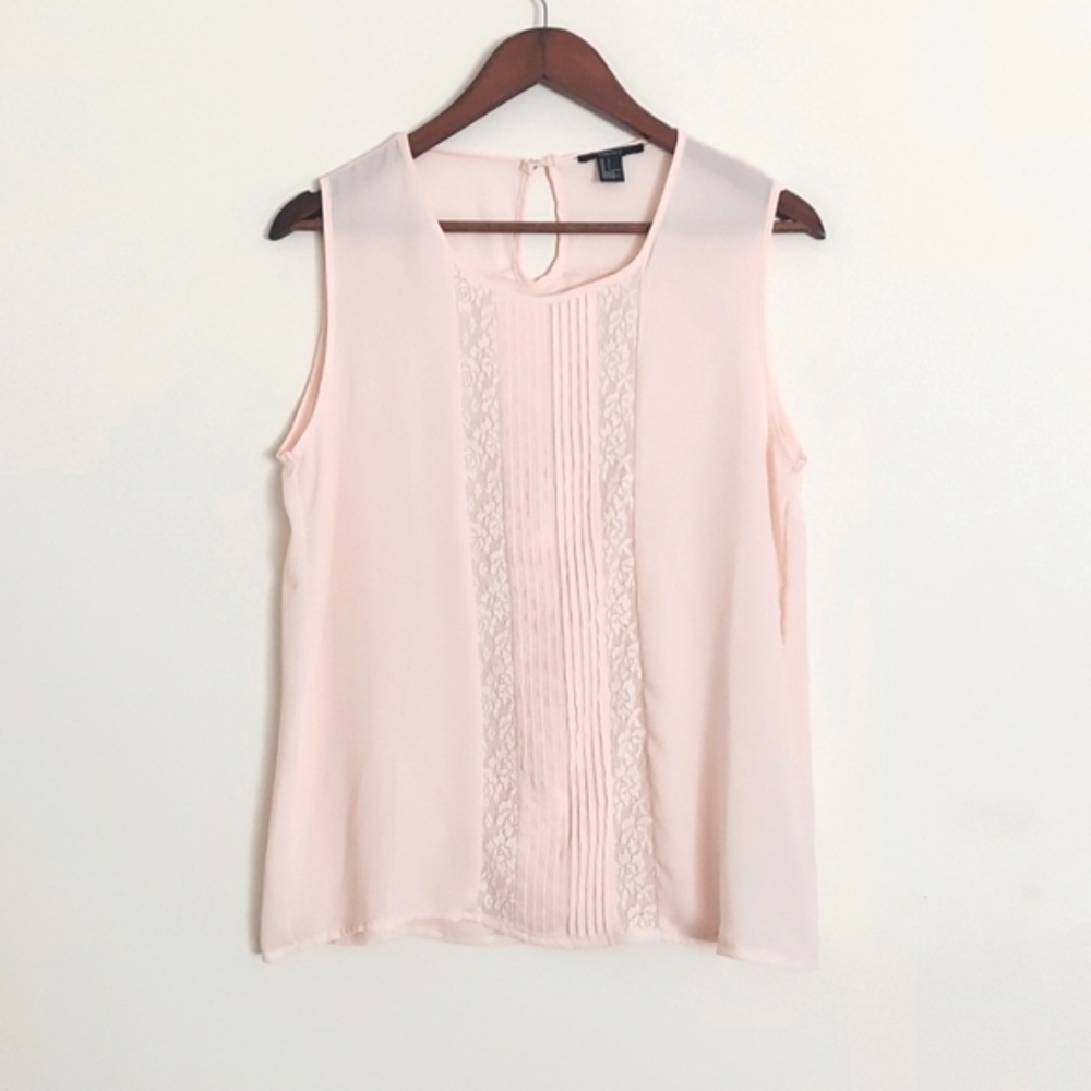 Sleeveless Blouse size Large in Pale Pink